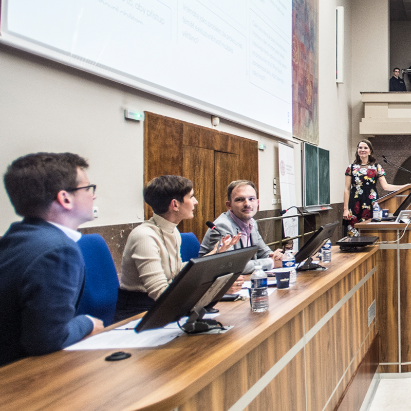 Obrázek epizody NF´22: Kvóty, hidžáby, MeToo, hate speech... mýty a fakta o antidiskriminačním zákonu