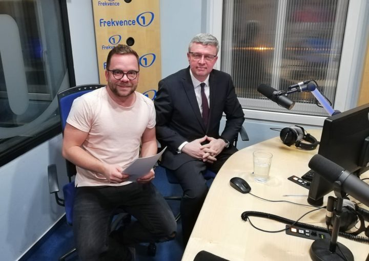 Obrázek epizody Vicepremiér Karel Havlíček: Kvůli novému nařízení vlády budou moci letadla od soboty přistávat jen v Praze. Na menších letištích ne