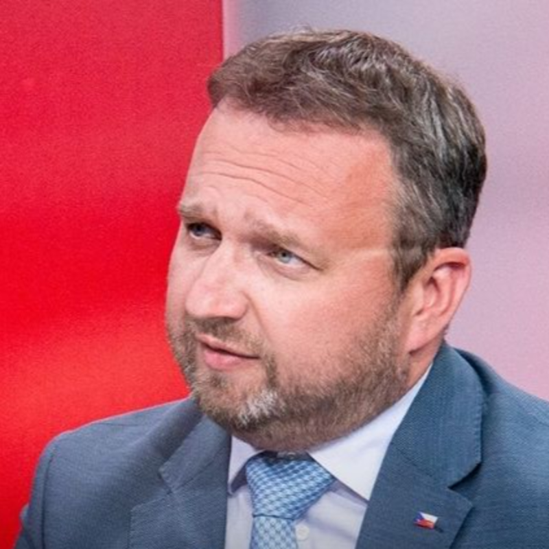 Obrázek epizody Marian Jurečka (KDU-ČSL): O dávky přijdou ti s více nemovitostmi, auty a miliony na účtech | 29. 4. 2025