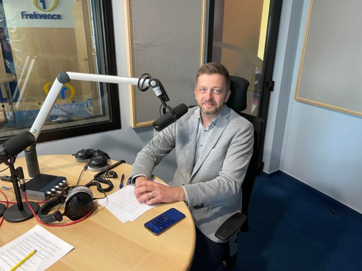 Obrázek epizody Společný kandidát celé vládní koalice na Hrad? Ještě to není vyloučeno, řekl v Press klubu ministr Rakušan