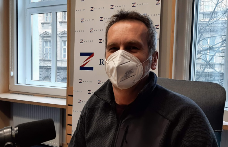 Obrázek epizody Máme pozastavenou výuku, protože naši žáci moc nemůžou nosit ochranné pomůcky. Samozřejmě distanční výuka je náročná, ten kontakt je u nás důležitý, říká ředitel Jedličkova ústavu Petr Hrubý