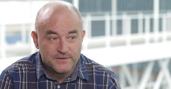 Obrázek epizody Facebook se přejmenuje na Meta. Je to snaha o očistění se od problémů, vysvětluje expert na sociální sítě Daniel Dočekal