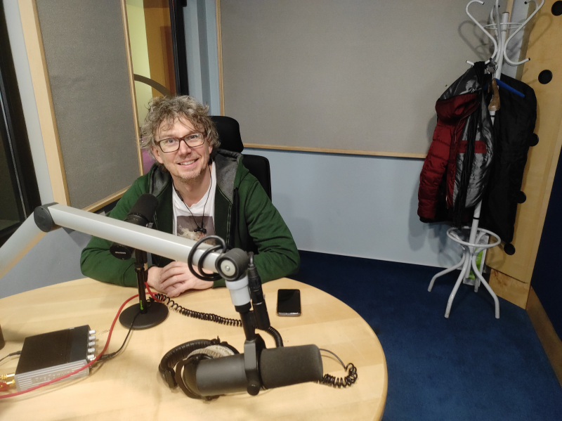 Obrázek epizody Narodili jsme se ve špatné době, proto se s kolegou rádi vracíme do minulosti, která nám nějakým způsobem vyhovovala, říká herec a režisér Vilém Dubnička