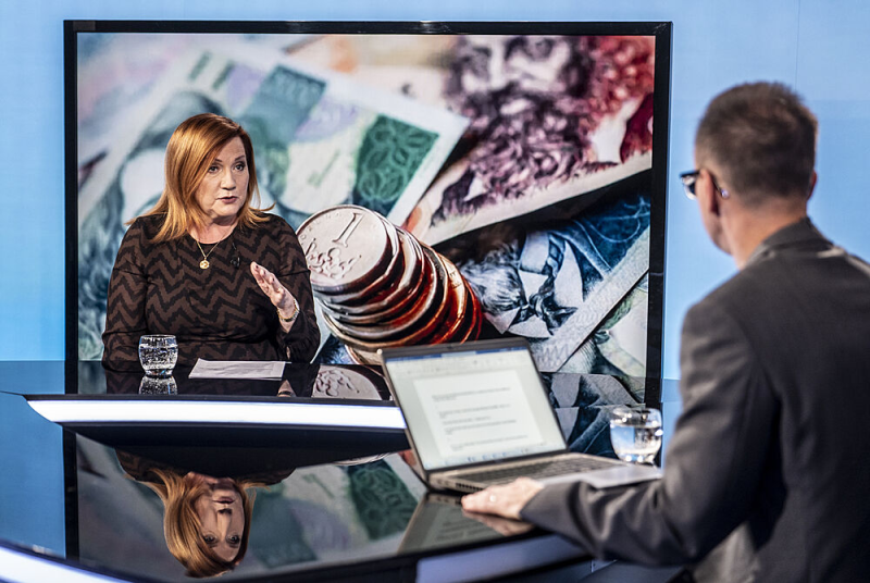 Obrázek epizody Schillerová: Že mi říkají „Dlužena“? Jsou to zoufalci. Zájem o dluhopisy mě dojímá k slzám