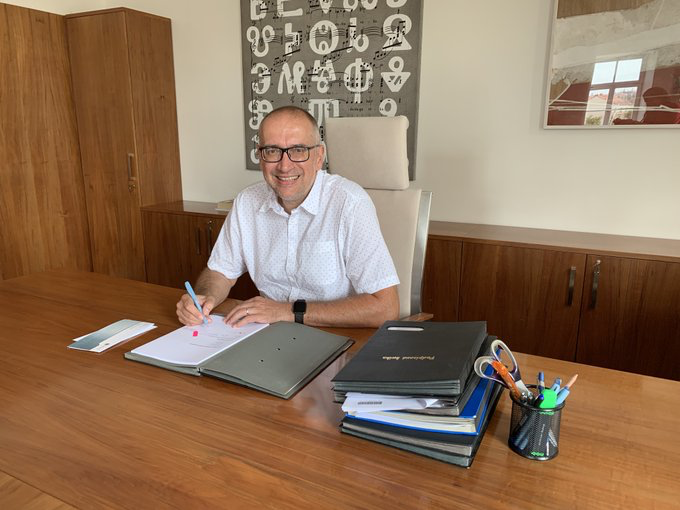 Obrázek epizody Mikuláš Bek: Musíme mluvit mnohem jednoznačněji. Neměli bychom říkat něco jiného v Bruselu a něco jiného doma