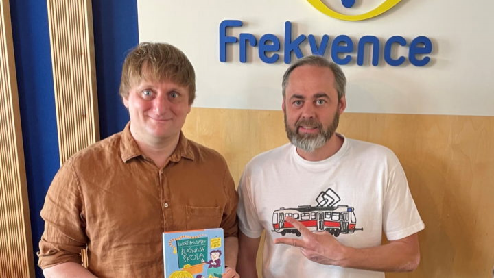 Obrázek epizody Napsal jsem o šprtovi, co vyšprtal všechny učebnice, prozradil o nové knize Lukáš Pavlásek