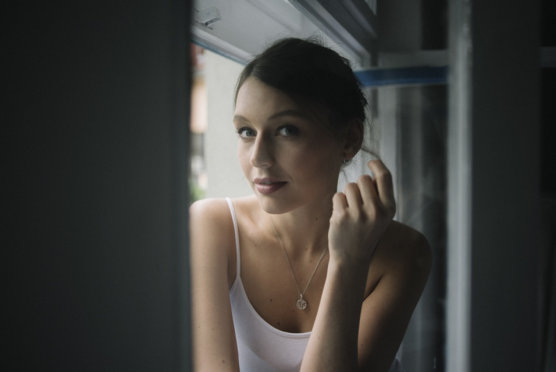 Obrázek epizody Konektor: Kateřina Marie Tichá nás oblaží skvělým coverem, Tomáš Klus se pouští do popovějších vod, Jordan Haj je intenzivně ženatý s Emmou Smetana a my se otřeme o Slavíka i o Avril.