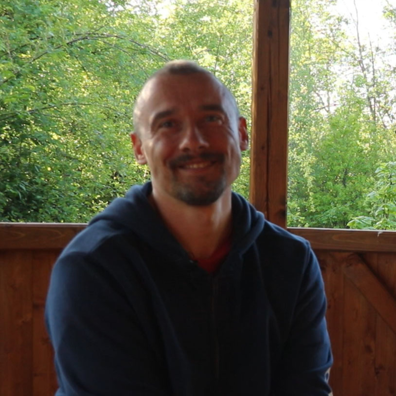 Obrázek epizody 14 - Léčba tmou před a po - Rozhovor s Tomášem Roudou