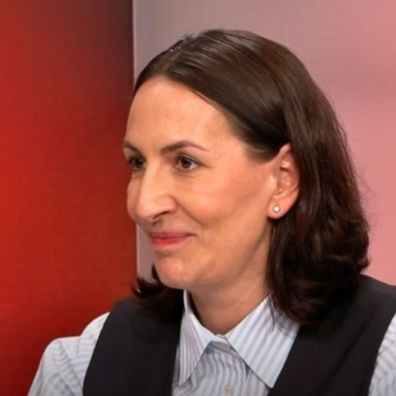 Obrázek epizody Kuloáry | Alexandra Udženija (ODS): Hřib neplní sliby voličům, Piráti jsou v křeči a kňourají | 9. 5. 2025