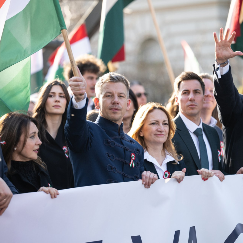 Obrázek epizody Hroutí se Orbánův neliberální režim? Kdy se to zlomilo a co může přijít s Magyarem