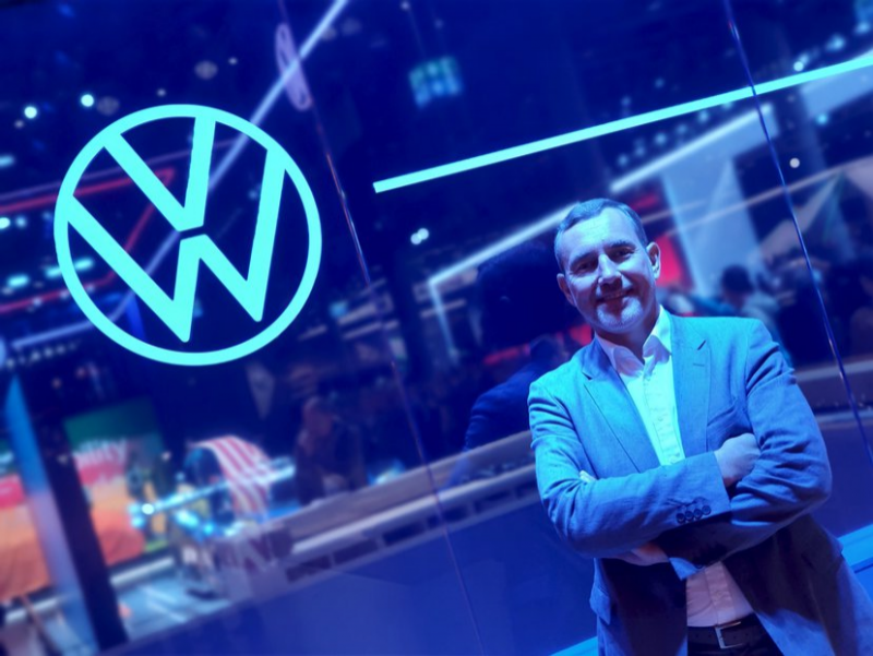 Obrázek epizody Jednou z největších bolestí rozvoje elektromobility je dostupnost dobíjecích stanic, říká manažer automobilky VW Martin Jahn.