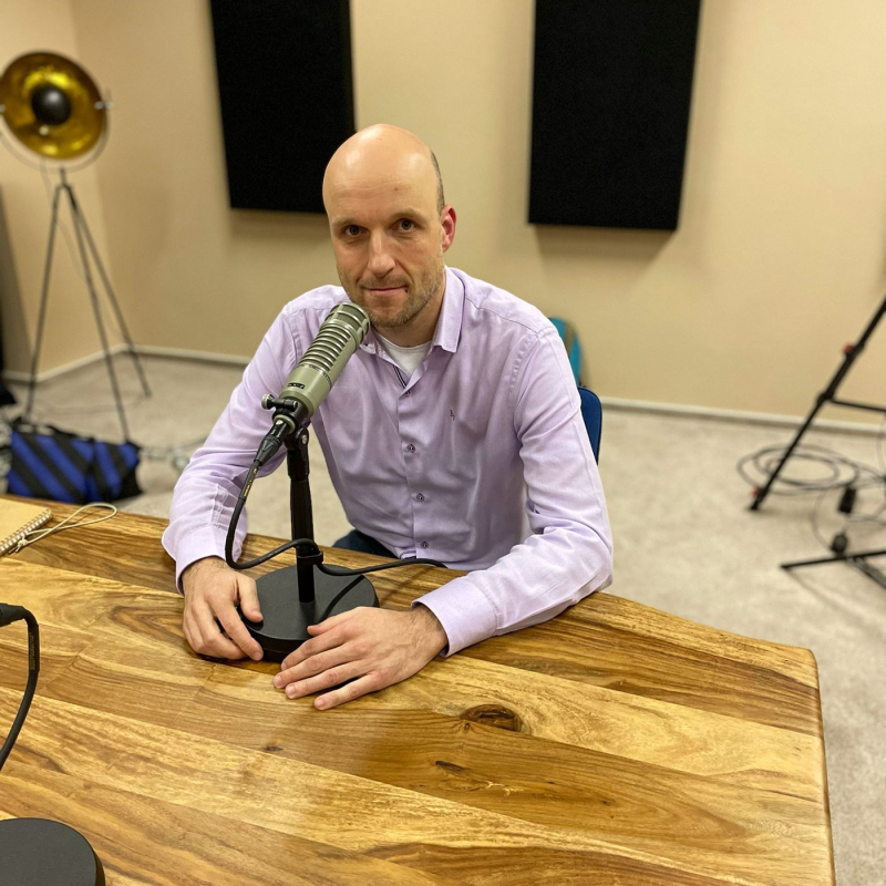 Obrázek epizody 86: Práce 16 hodin denně aneb když jsem jediný a nejzkušenější, tak přece musím být u všeho / Petr Novotný, Agile Coach