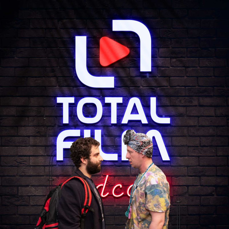 Obrázek epizody Kozub, Ferro a režisér Mostu jedou na formule | Rozhovor o nové komedii Grand Prix