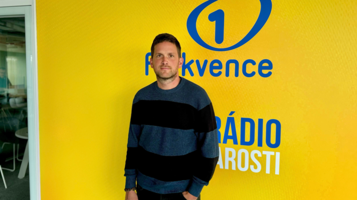 Host Frekvence 1