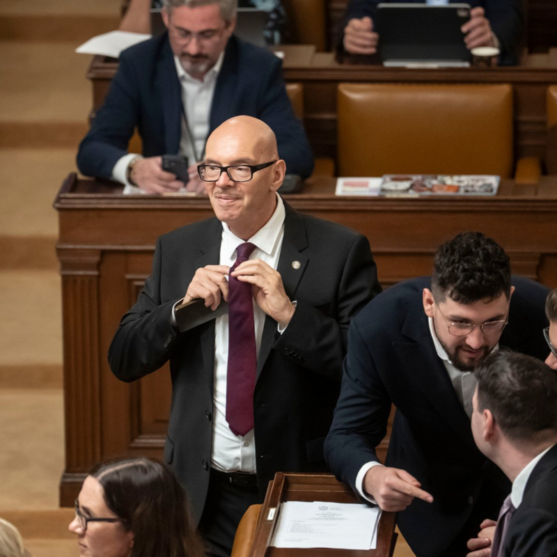 Obrázek epizody Poplatky pro ČT a ČRo se definitivně ruší. Má je financovat stát, který na to nemá