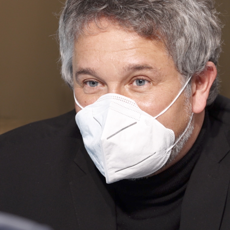 Obrázek epizody Zdraví je víc než svoboda, utahujeme šrouby, máme málo vakcín a mutace jsou nakažlivější, říká epidemiolog Petr Smejkal