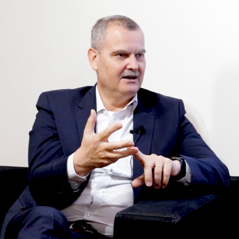 Obrázek epizody Čína teď ztrácí, ekonomika postavená na levné práci se vyčerpala, říká šéf průmyslové firmy