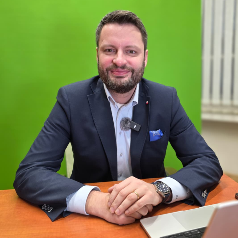 Obrázek epizody Trump očekává od premiéra Babiše fantastické věci. Elektřina zlevní. Plníme sliby! | Čau Praho #163