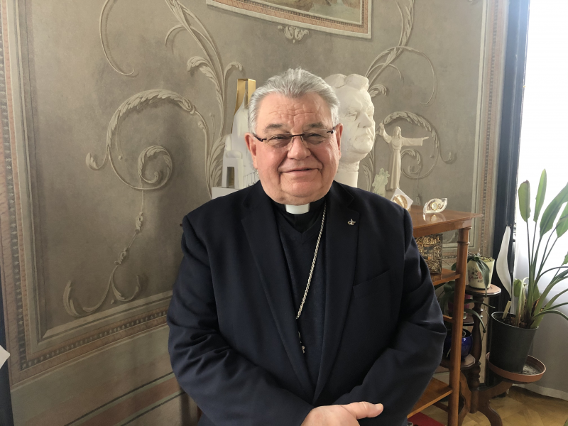 Nejen migrace osob, ale také migrace idejí, názorů a nových, často i zmatených ideologií vyvolává nejistotu, říká kardinál Dominik Duka a dodává, že pravda se hledá nikoli rozumově, ale emocionálně.