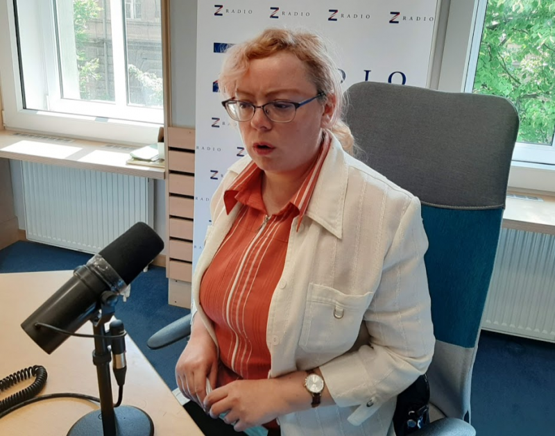 Obrázek epizody Ekonomka a členka NERV Ilona Švihlíková: Nezaměstnaní budou i lidé, kteří na to nebyli zvyklí. Vláda by měla navýšit podporu v nezaměstnanosti.