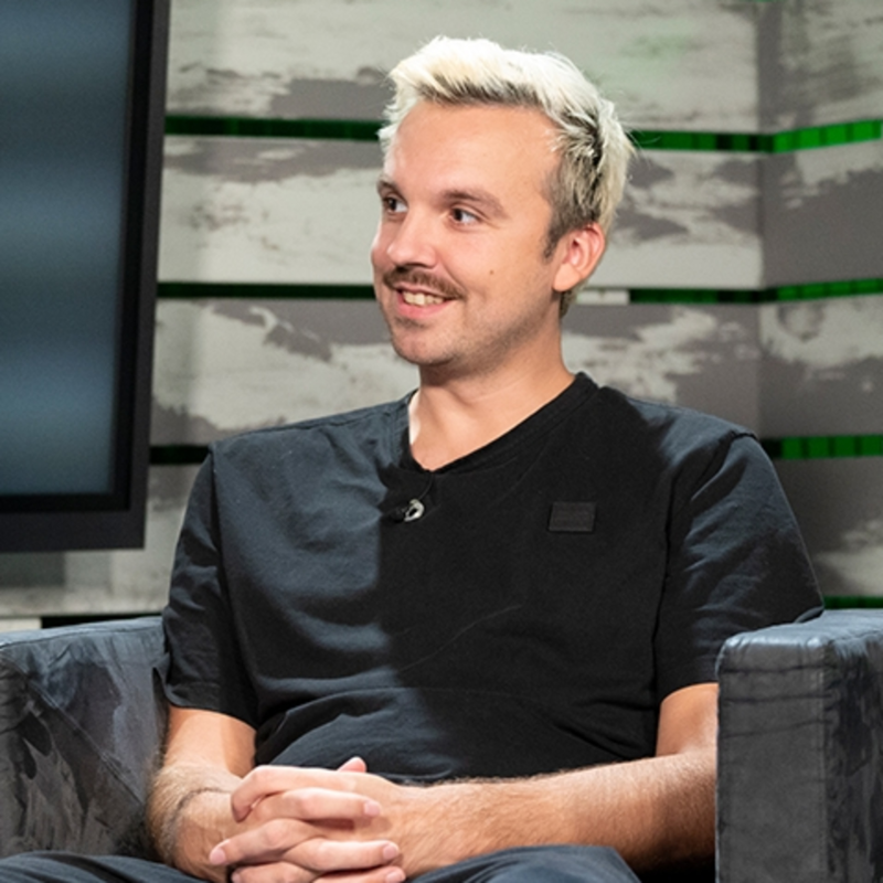 Obrázek epizody Adam Sedlák: Jak se točí celovečerák na mobilní telefon? / NFN Talks / 16. 9. 2022