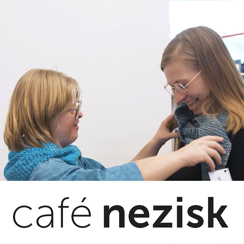 Obrázek epizody Café Nezisk podcast I Pavla Baxa, Anna Sádlová a Veronika Veselá z organizace Rytmus - od klienta k občanovi