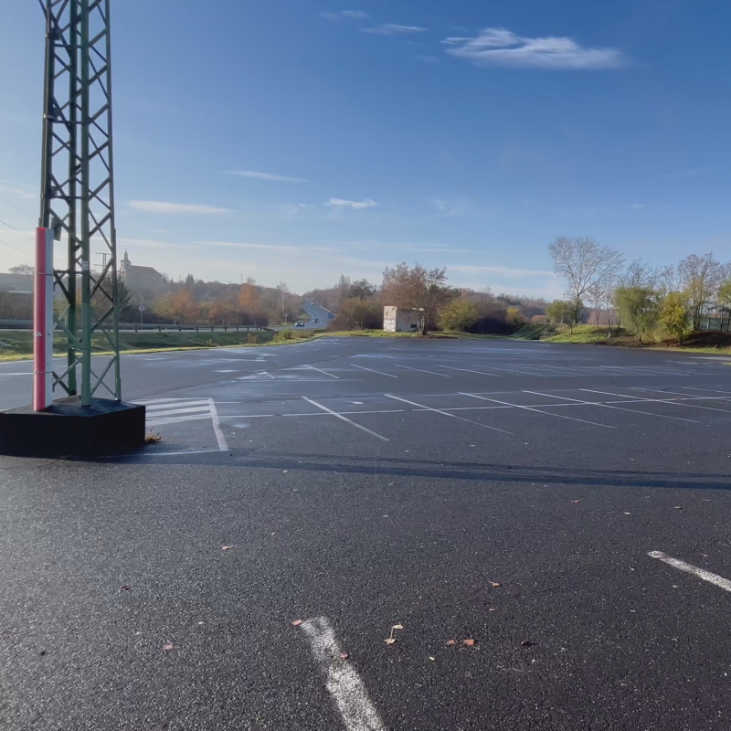 Obrázek epizody Velkokapacitní parkoviště u Benediktu v Mostě se na zimu uzavře.