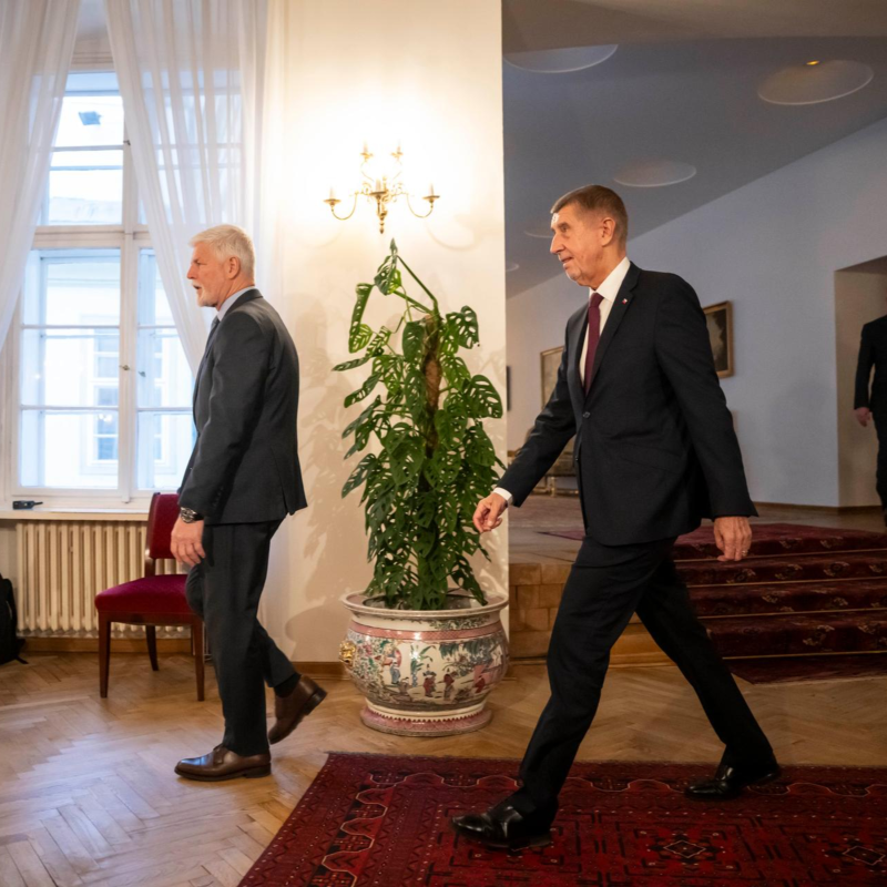 Obrázek epizody Je Babiš slabý premiér, geniální stratég nebo jen neukotvený politik? Co ukazují spory s Hradem a nejasná zahraniční politika