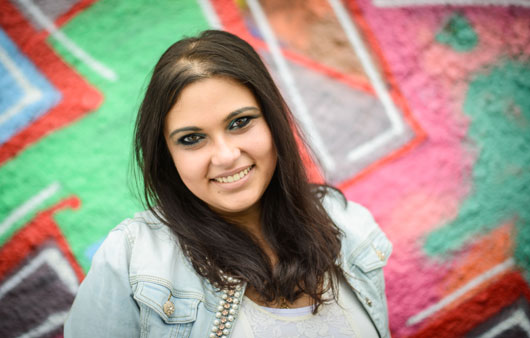 Obrázek epizody Je strašně těžké přenést romskou hudbu a kulturu do online prostředí, ale snažíme se, říká herečka a zpěvačka Pavlína Matiová