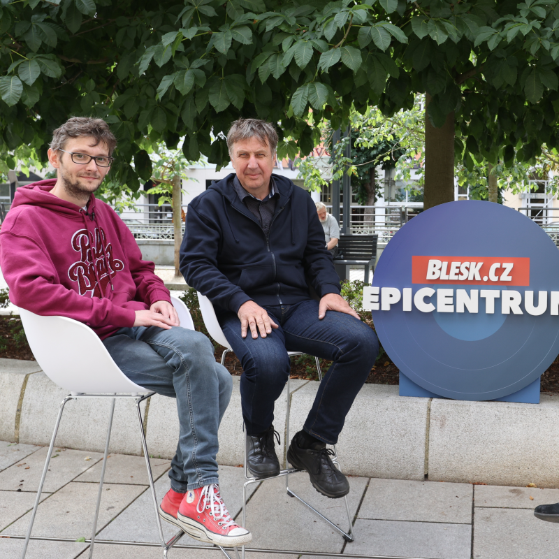 Obrázek epizody Tvůrci Malinda a Feřtek Případů 1. oddělení nejen o zákulisí nové série: Bizarní dopis od vraha a autorská krize!