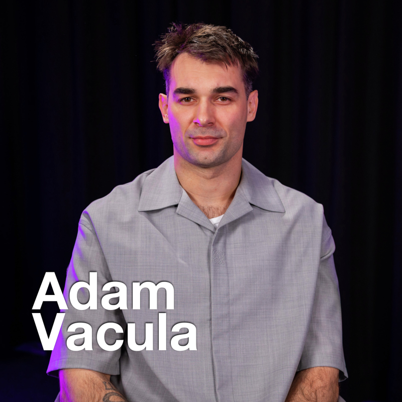 Obrázek epizody ADAM VACULA: O druhých šancích, vnitřním pádu i cestě zpátky k sobě