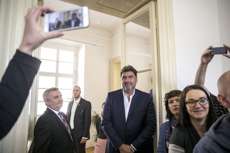 Obrázek epizody Bezpečnostní výbor ukázal, že nová vláda snad nebude vůči Hradu tak servilní