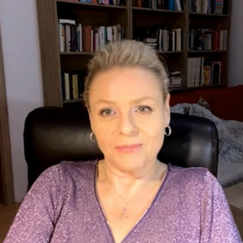 Obrázek epizody Silvie Rei, Souvislosti mezi roky 2023 a 2024