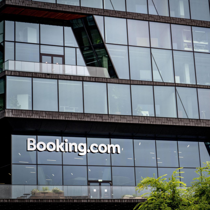 Obrázek epizody Booking.com čelí další kontroverzi. K hromadné žalobě se přidalo přes 10 tisíc hotelů, včetně českých