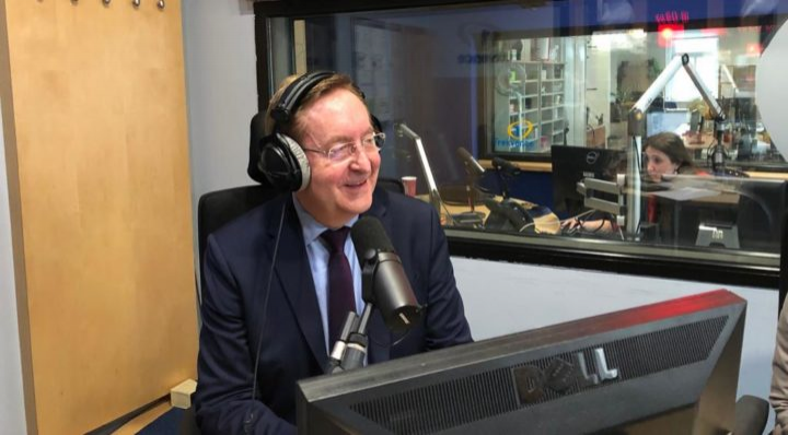 Obrázek epizody Petr Arenberger: 10 až 32 procent populace chce být očkováno jakoukoliv vakcínou