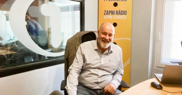 Obrázek epizody Jan Papež: Čechům už lehátko a slunečník nestačí, stále více vyráží za zážitky nebo exotikou