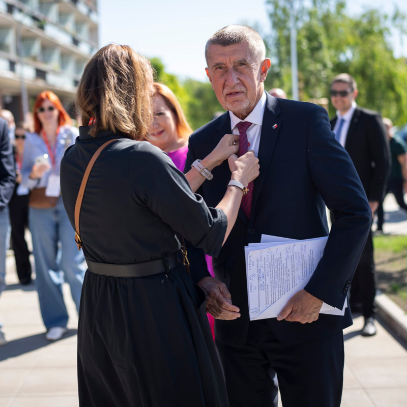 Obrázek epizody Vláda se zbavuje kompetentních úředníků. Změny na poslední chvíli a chybějící data odskáče celý stát