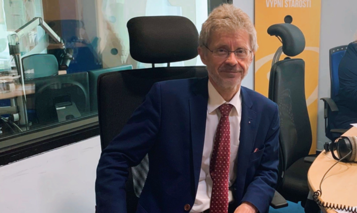 Obrázek epizody Miloš Vystrčil: Jsem rád, že prezident pracuje. Že se nechce vidět, mě mrzí!