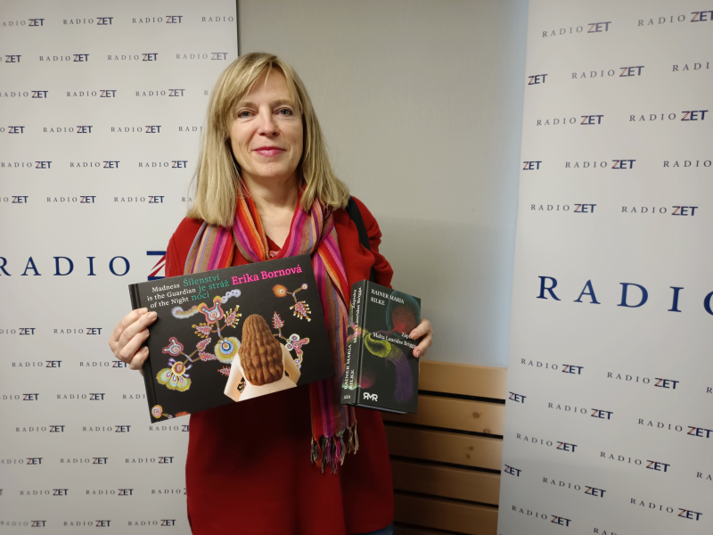 Obrázek epizody Tatínek byl jako workoholik pořád zavřený v ateliéru, říká dcera autora Macha a Šebestové Erika Bornová