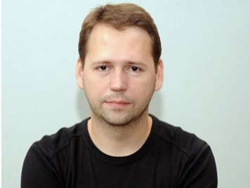 Obrázek epizody Poklekávání před zápasem se začíná vyprazdňovat, stává se z něj rituál, říká šéfreportér deníku Sport Štěpán Filípek