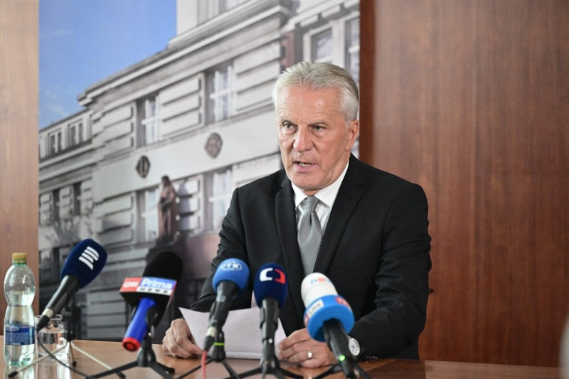 Obrázek epizody Pomůže Fremrova rezignace k vyrovnávání s minulostí?