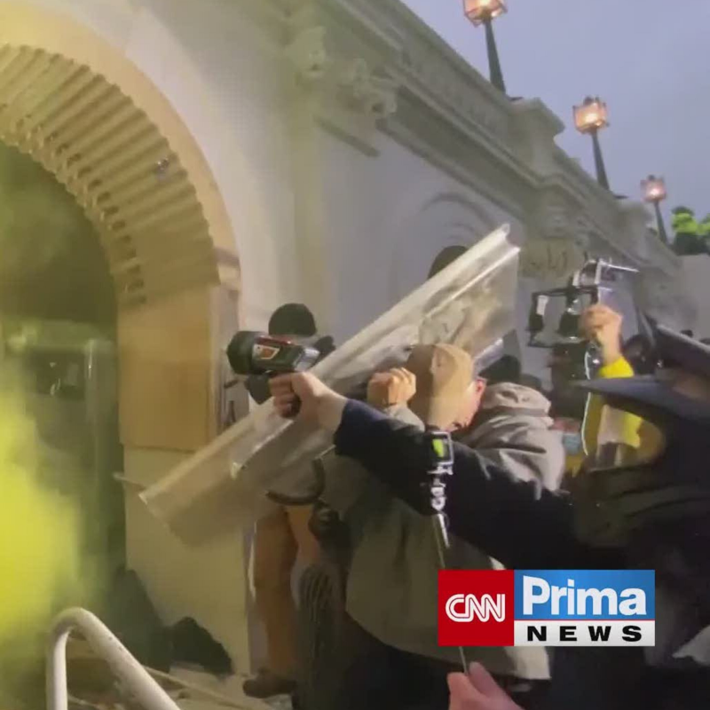 Obrázek epizody Sněmovna předloží návrh ústavní žaloby Donalda Trumpa