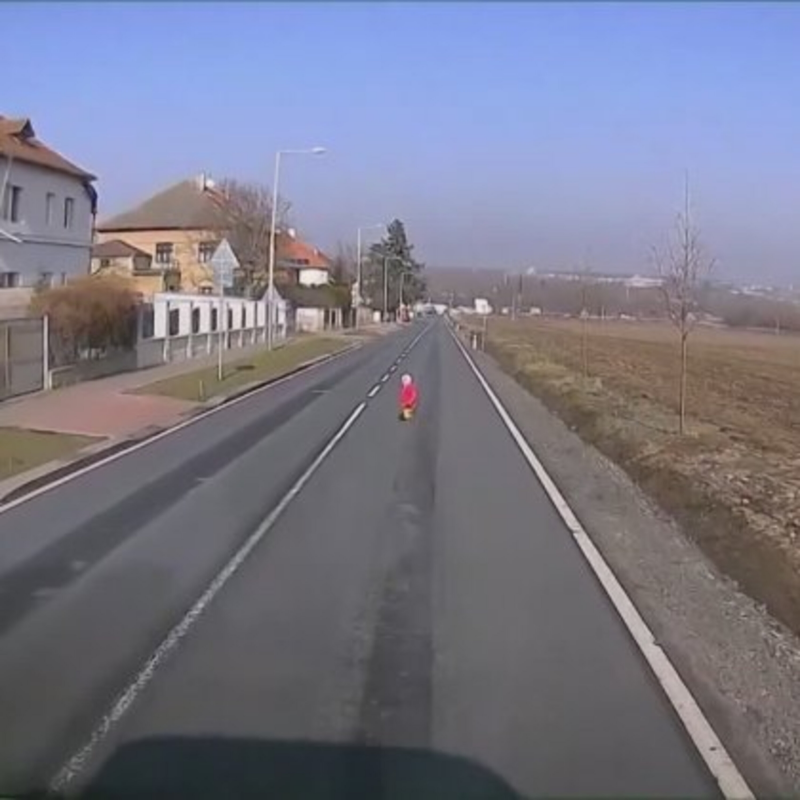 Obrázek epizody Řidič dodávky zachránil dvouletou dívku ze silnice