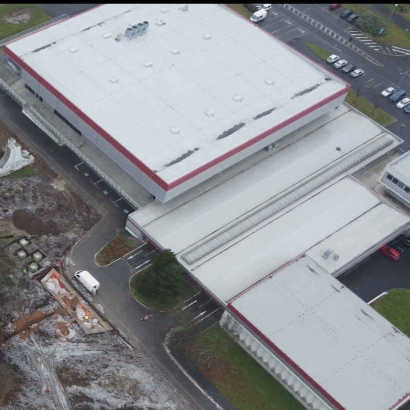 Obrázek epizody Město Most chce postavit fotovoltaické elektrárny na objektech aquadromu, zimního stadionu a sportovní haly v Mostě.