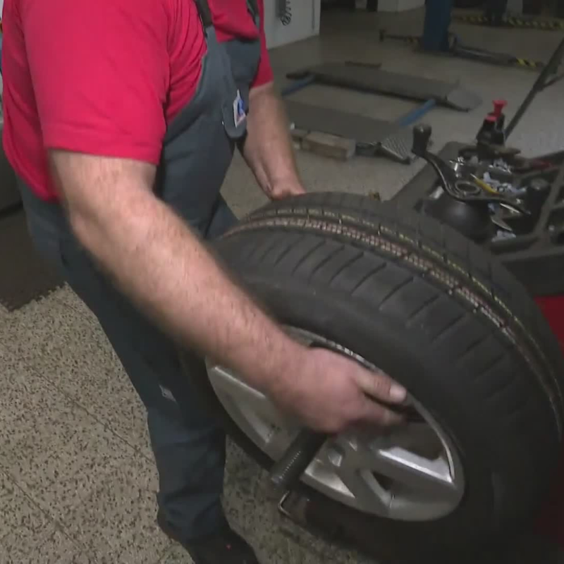 Obrázek epizody Přeplněné pneuservisy