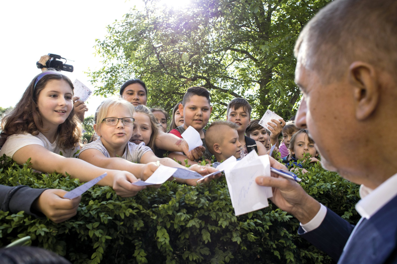 Obrázek epizody Koho podle průzkumu volí mladí? Toho, kdo má TikTok