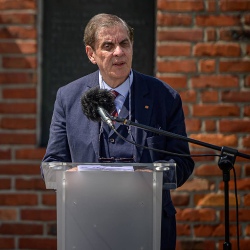 Obrázek epizody Čteme Romea.cz: Romani Rose v Osvětimi připomněl hladovějící děti v Gaze