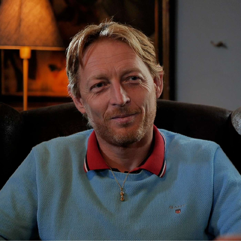 Obrázek epizody KAREL JANEČEK: "Demokracie jsou zralé na krach. Lidem se vyplácí lhát a podvádět."