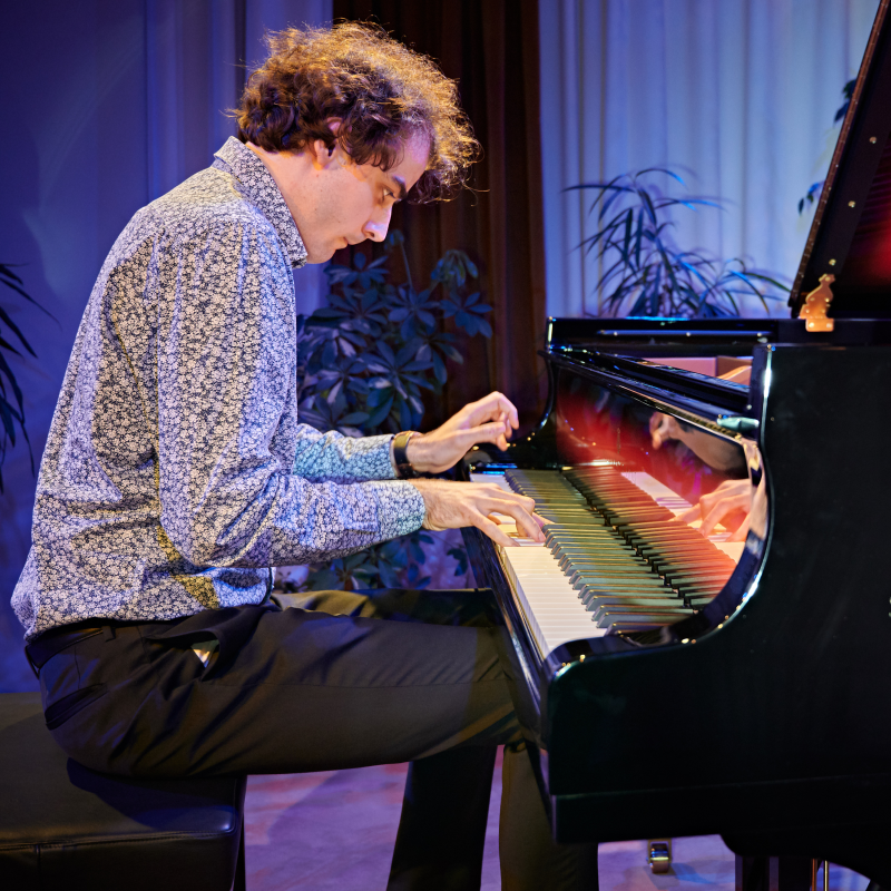 Obrázek epizody Kamil El-Ahmadieh, klavírní virtuos | Podcasty Kraje Vysočina