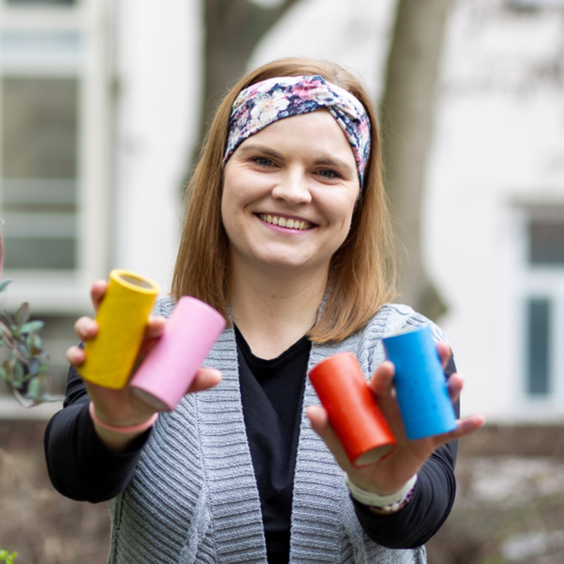 Obrázek epizody Kartonová máma: Tvoření s dětmi rozvíjí jejich potenciál, začít můžeme už s batolaty.